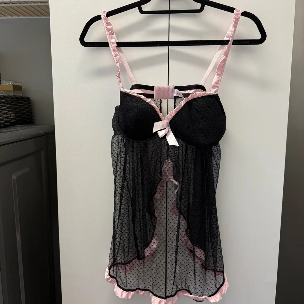 Jezebel Women's Babydoll Black Lace Pink Satin Trim Adjustable Bra/Trim Med‎ EUC